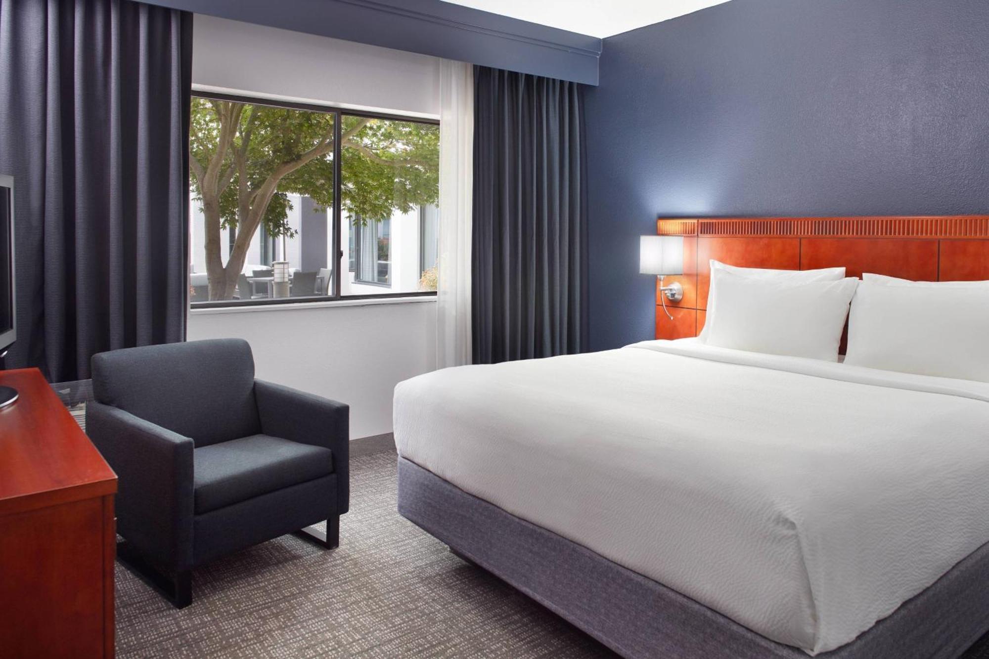 Hotel Courtyard By Marriott Midtown 3*
