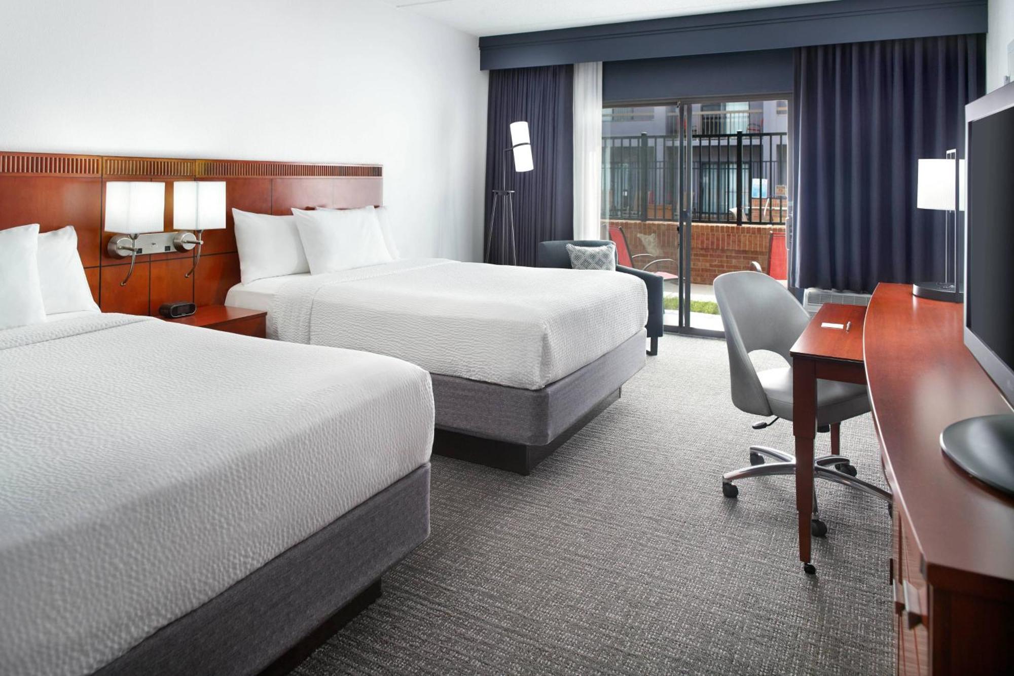 Courtyard By Marriott Midtown 3*