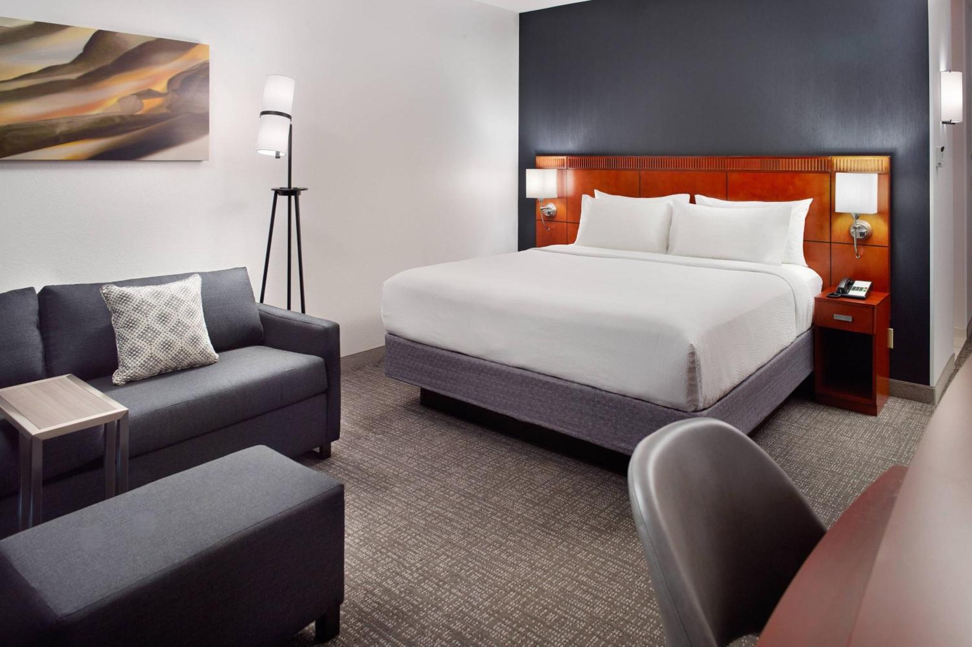 Courtyard By Marriott Midtown Raleigh